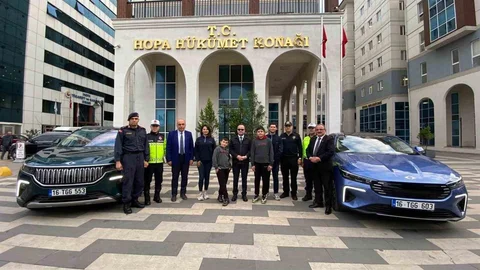 Hopa'da Öğrencilere Togg ile Şehir Turu