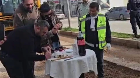 Hatay'da Belediye Personeline Pasta İkramı