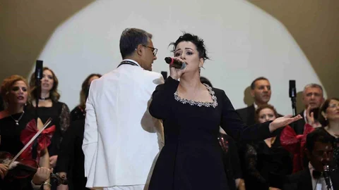 Kozan'da Farklı Meslek Gruplarının Korosu Sahne Aldı