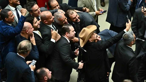Brezilya'da Bolsonaro'nun Ceza Süresi Düşürüldü
