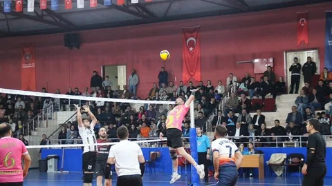 Çal'da Voleybol Turnuvası Finali