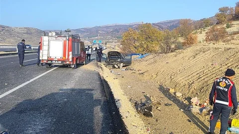 Adıyaman'da Otomobil Şarampole Devrildi