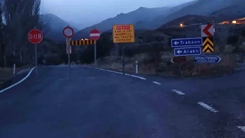 Bayburt'ta Kar Nedeniyle Yollar Kapandı