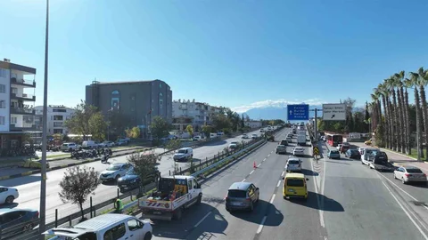 Antalya'da Gazi Bulvarı'na Otokorkuluk Yapılıyor