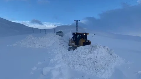 Şırnak'ta Kar Kalınlığı 1 Metreyi Aştı