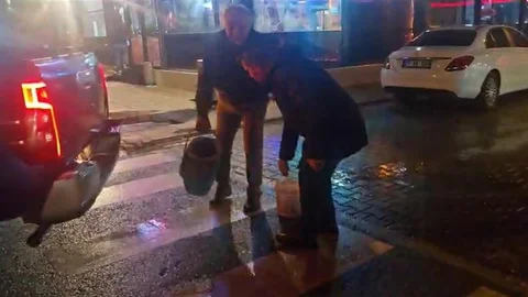 Antalya'da Yolda Çukurları Kapatma İnisiyatifi