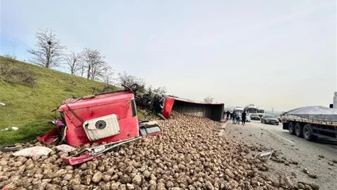 Bursa'da Tır Kazasında 1 Ölü, 3 Yaralı