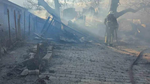 Korkuteli'nde Yangın Sonrası Ev Kullanılamaz Hale Geldi