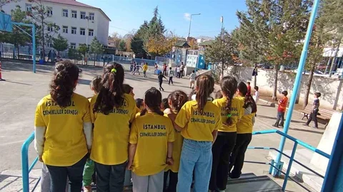 İstanbul'dan Öğrencilere Forma Desteği