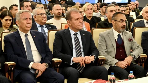 Başkan Seçer, ‘7. Ulusal Yerel Yönetimler Sempozyumu’na Katıldı