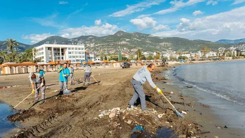Alanya’da Yağış Sonrası Temizlik Çalışmaları