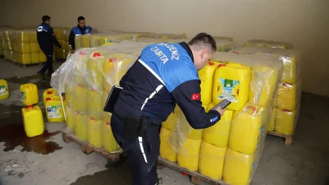 Mersin’de Bir Firma, Ayçiçeği Yağı Yerine Su Satacaktı