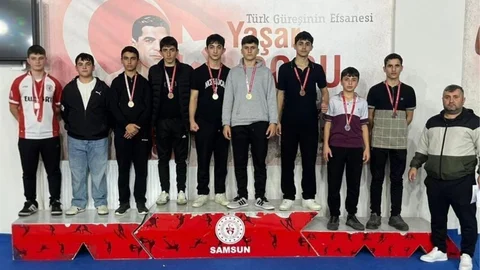 Ayvacık'ta Güreş Kursu Başarıları Artıyor