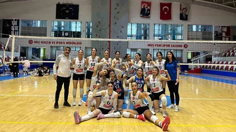 Elazığ Belediyespor Kadın Voleybol Takımı Galip Geldi
