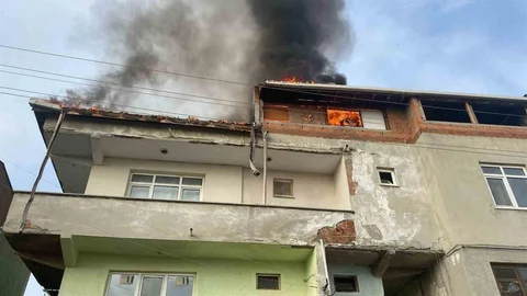 Tekirdağ'da Çatı Katı Yangını