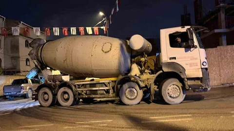 Beton Mikserine Düşen Sürücü Hayatını Kaybetti