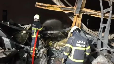 Kırıkkale'deki Fabrika Yangınına Sivas'tan Destek