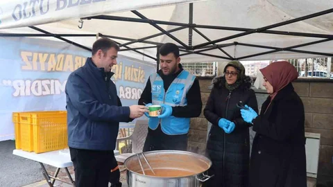 Oltu'da Pazarcılara Sıcak Çorba İkramı