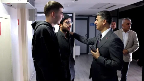 Akdeniz Belediyesi'nden Gençlere Büyük Destek: Gökdelen'de Ücretsiz Etüt Merkezi ve Kaynak Kitap Müjdesi!