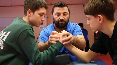 Bilecik'te Bilek Güreşi Müsabakaları Sonuçlandı