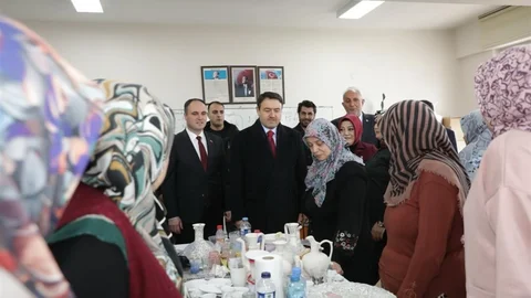 Vali Musa Işın, Aslanapa Halk Eğitim Merkezi’nde kursiyerlerle buluştu