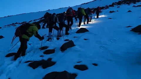 Ağrı Dağı’nda kar altında zorlu tırmanış başladı