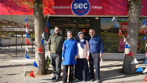 Denizli'de Anne Kızı Seç Market Açtı