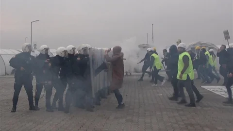 Taşlı sopalı toplumsal olaylara karşı gerçeğini aratmayan müdahale tatbikatı