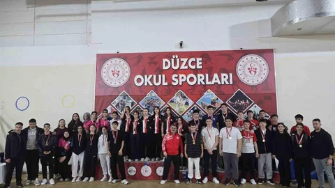 Düzce'de Bilek Güreşi Şampiyonası Düzenlendi