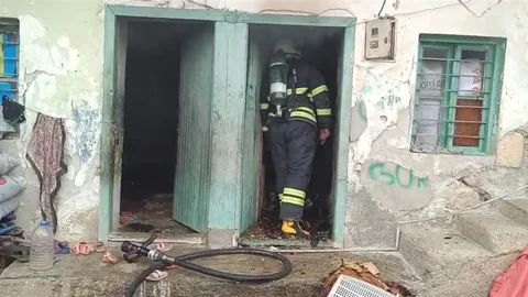 Adana'da Ev Yangını Kontrol Altına Alındı