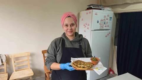 Kütahya'da Geleneksel Gözleme Yapılıyor