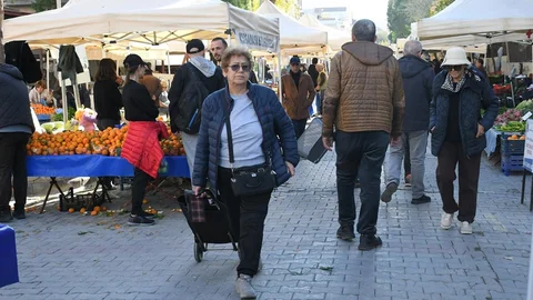 Kuşadası'nda Kışa Özgü Ürünler Sergilendi
