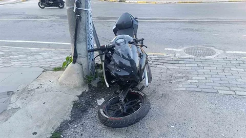 Motosiklet Otomobile Çarptı, Yaralı Var