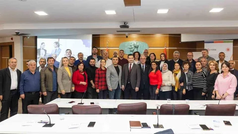 Bornova'da Muhtarlara Eğitim Desteği