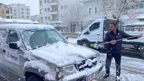 Karlıova'da Kar Yağışı Etkili Oldu