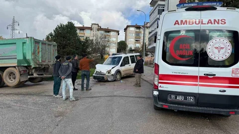 Bilecik'te Trafik Kazası: 4 Yaralı