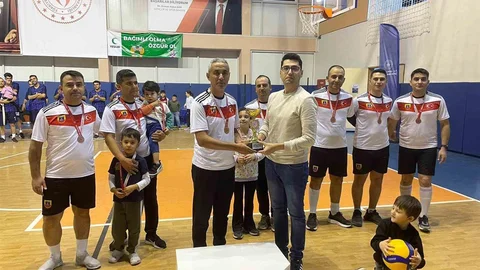 Yeşilhisar'da Voleybol Turnuvası Tamamlandı