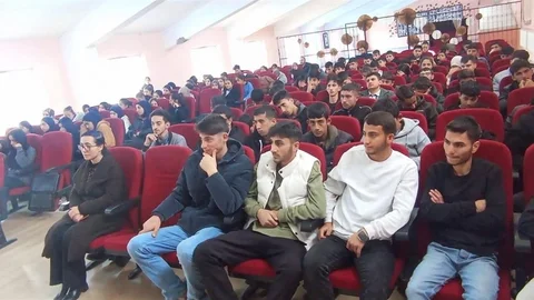 Hamur'da Gençlere Namaz Sunumu