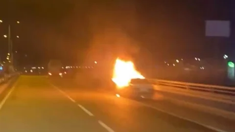 Bolu'da Seyir Halindeki Otomobil Yandı