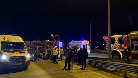 Kocaeli'de Beton Mikseri Devrildi