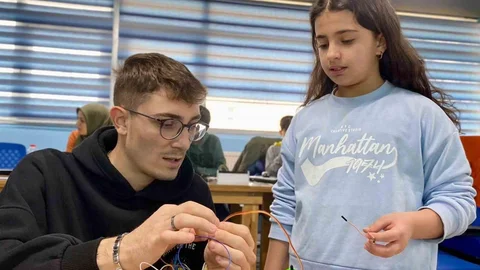 Muş'ta İleri Robotik Eğitimleri Devam Ediyor