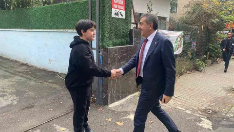 Bakan Tekin'den Öğrenciye Sürpriz Ziyaret