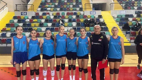 Akhisar'dan Voleybol Yıldızları Yetişiyor
