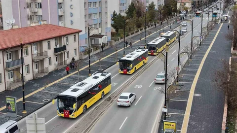 Sivas’ın ulaşım altyapısını güçlendirecek 2 otobüs daha hizmete sunuldu