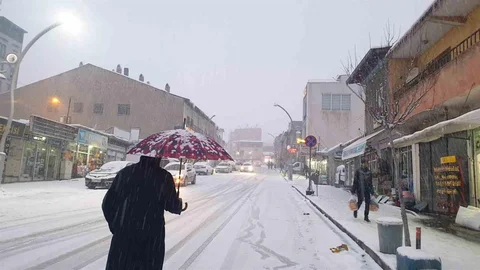 Başkale'de Kar Yağışı Etkili Oldu