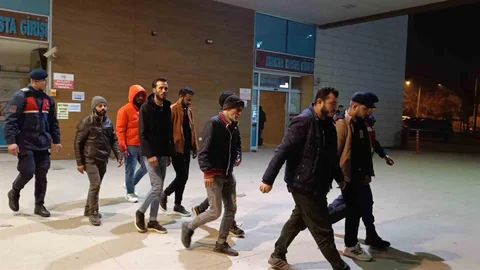 İnegöl'de 8 Kaçak Göçmen Yakalandı