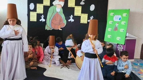 Anamur’da Minikler Mevlana’yı Andı: Vuslat Haftası’nda Hoşgörü ve Sevgi Etkinliği