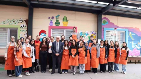 Masal Kahramanları Hastane Duvarlarını Süsledi