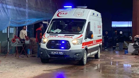 Kocaeli'de İşçi Akvaryuma Düştü