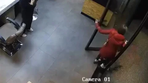 Esenyurt'ta Kuaförden Kaçış Olayı